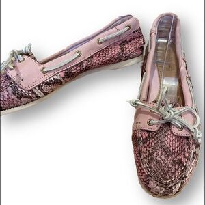 Sperry topsiders with pink snake embossed trim 6.5